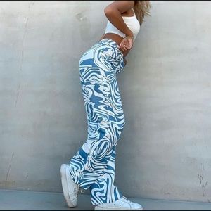 Trendy Pants in Small